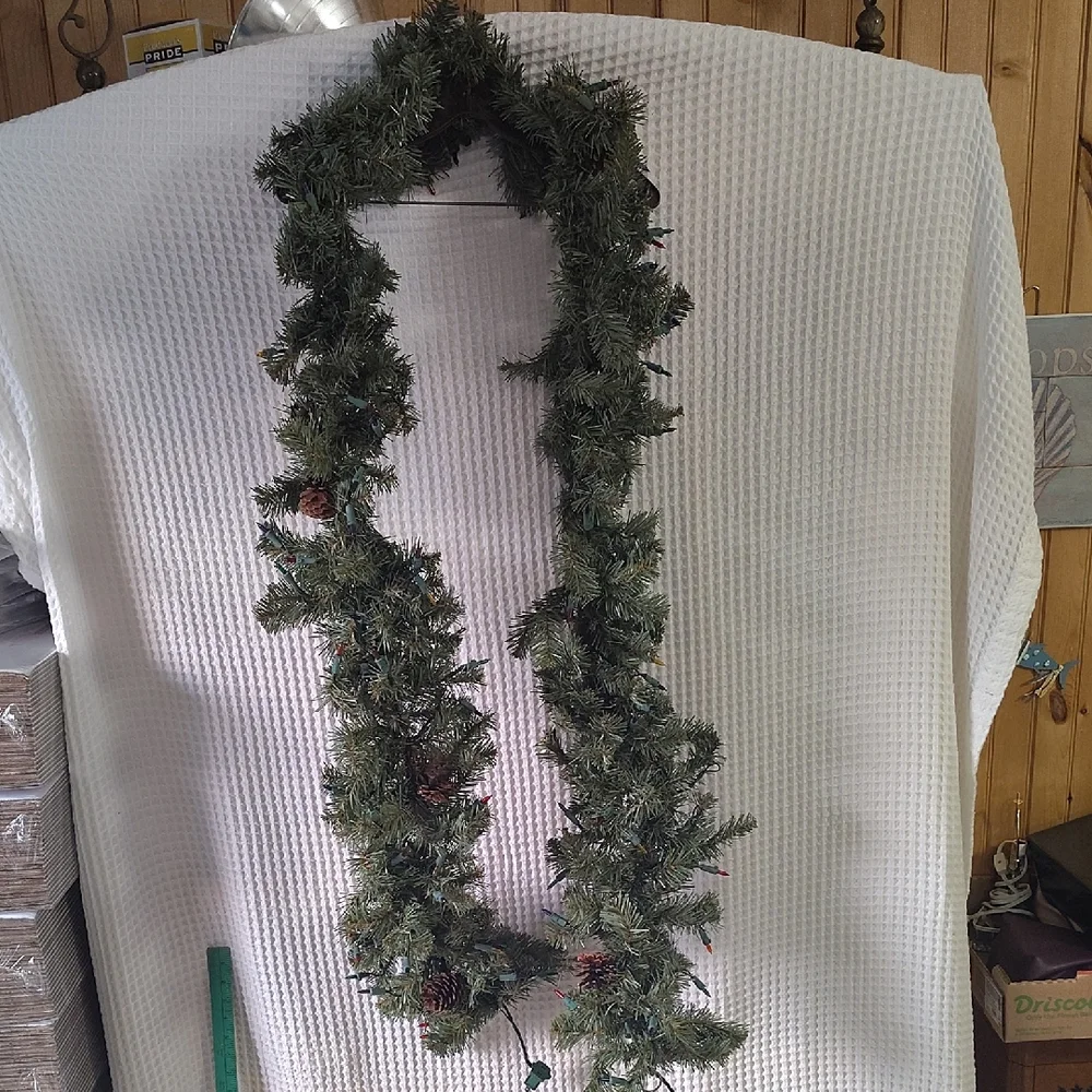🙃 Fireplace Garland with Pinecones With Built In Lights *There Is A Callout*